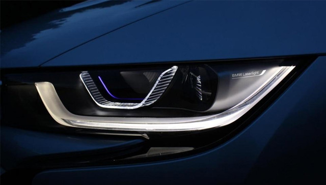 宝马汽车在CES 2015展示智能激光头灯和OLED尾灯