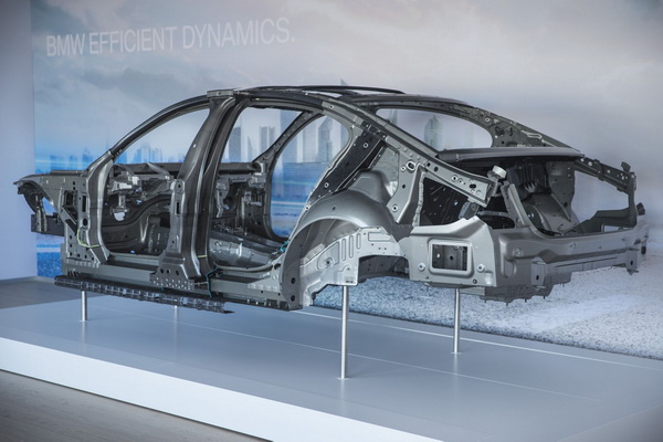 汽车中的碳素应用进一步提升：西格里集团碳纤维材料成功应用于新宝马7系列
