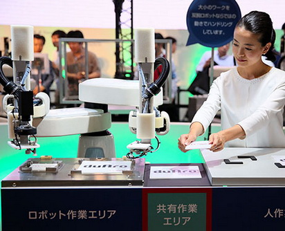 川崎重工上市可与工人协同工作的双臂机器人duAro