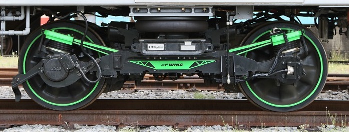 川崎重工交付新型铁道车辆转向架，使用CFRP弹簧实现轻量化