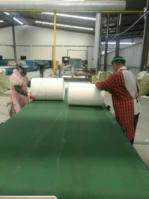 厂家直销大包散棉 1260标准硅酸铝毯 1400高铝含锆毯